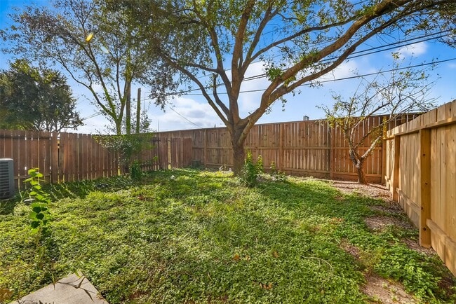 Building Photo - 3019 Clearview Cir