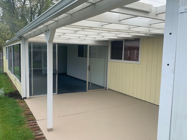 Building Photo - Comfortable Single-Level Living on a Quiet Cul-de-Sac in Walnut Grove!