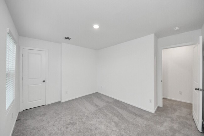 Building Photo - 3073 Fantasy Ter Dr