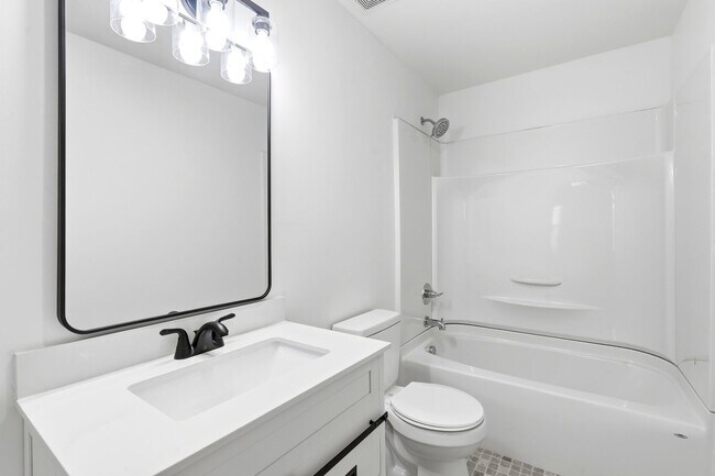 Building Photo - Updated 3-Bedroom Home with Modern Comforts Near Downtown Wilmington