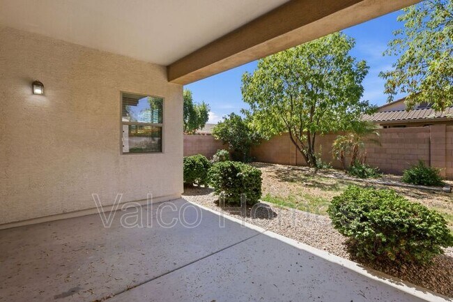 Building Photo - 2717 E Ficus Way