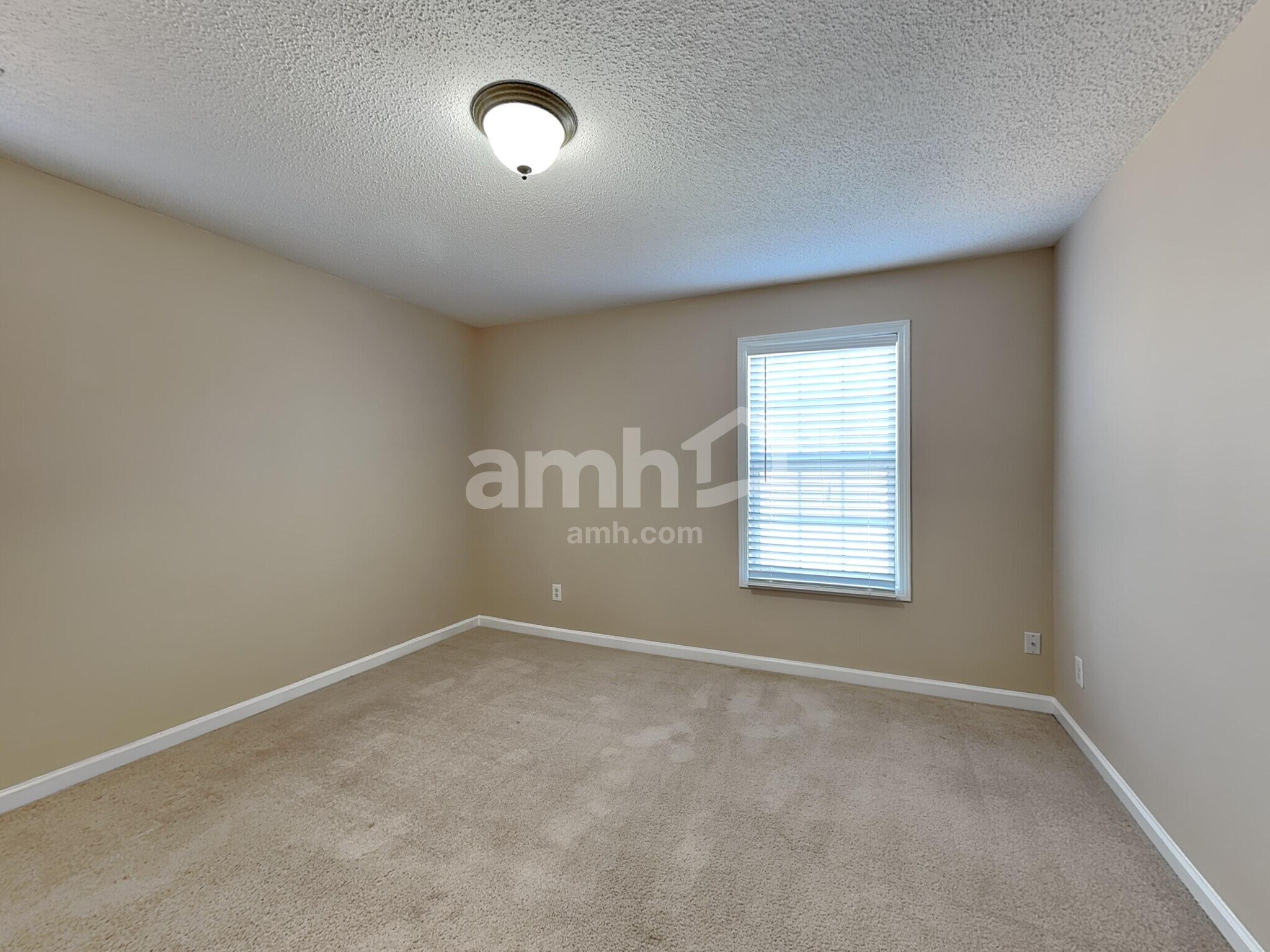 Building Photo - 76 Oak Springs Ln