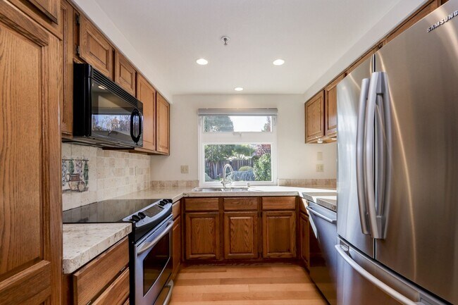 Building Photo - 3 Bed / 3 Bath single family home with huge backyard in Foster City. YouTube tour!!