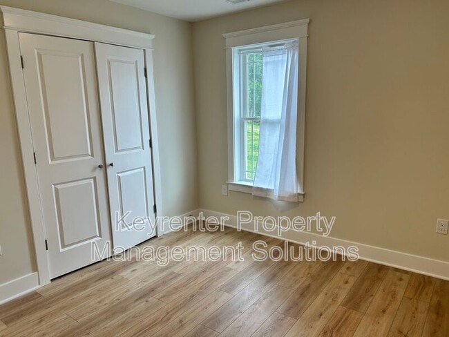 Building Photo - 185 Lindburgh Dr