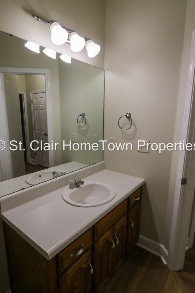 Building Photo - Great Family Home