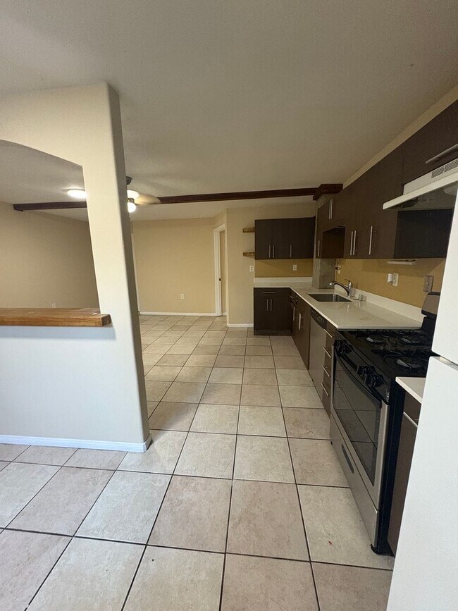 Building Photo - 377 Douglas St