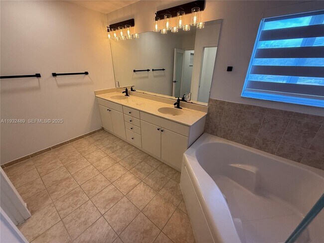 Building Photo - 107 SE 22nd Terrace