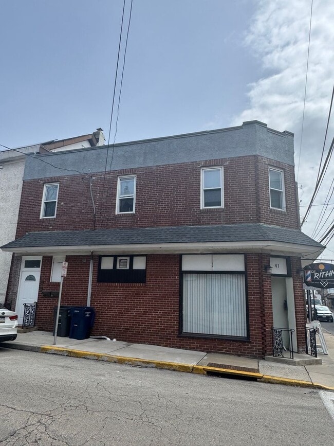 Building Photo - 2 Walnut Street