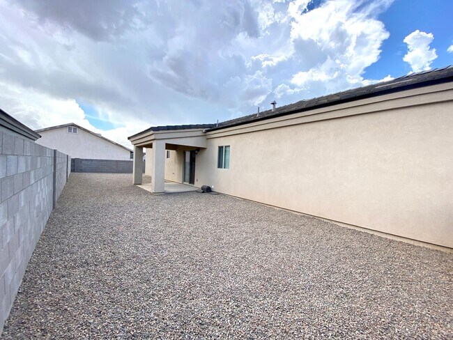 Building Photo - Centrally Located 3BR Home Near Airway Ave | Granite Kitchen, 2-Car Garage & Fenced Yard!