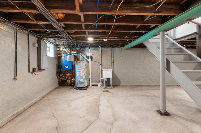 Building Photo - 616 Grandview Ave