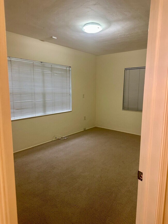 Building Photo - 619 Altara Ave