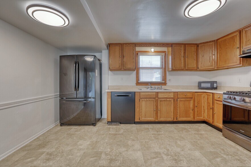 Building Photo - 4834 N 106th St