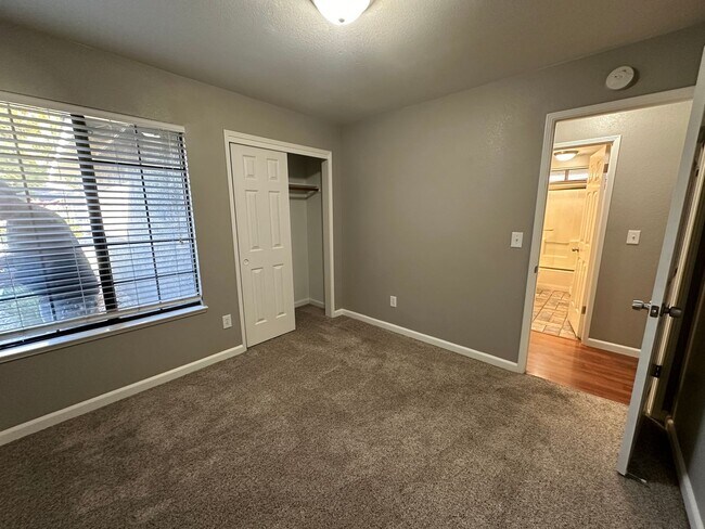 Building Photo - No Deposit