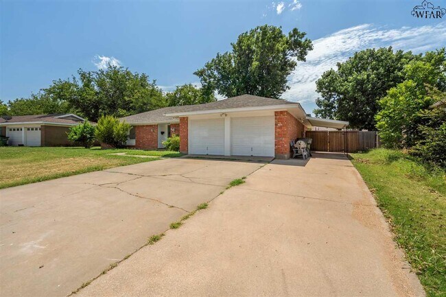 Building Photo - 2406 Picadilly Ln
