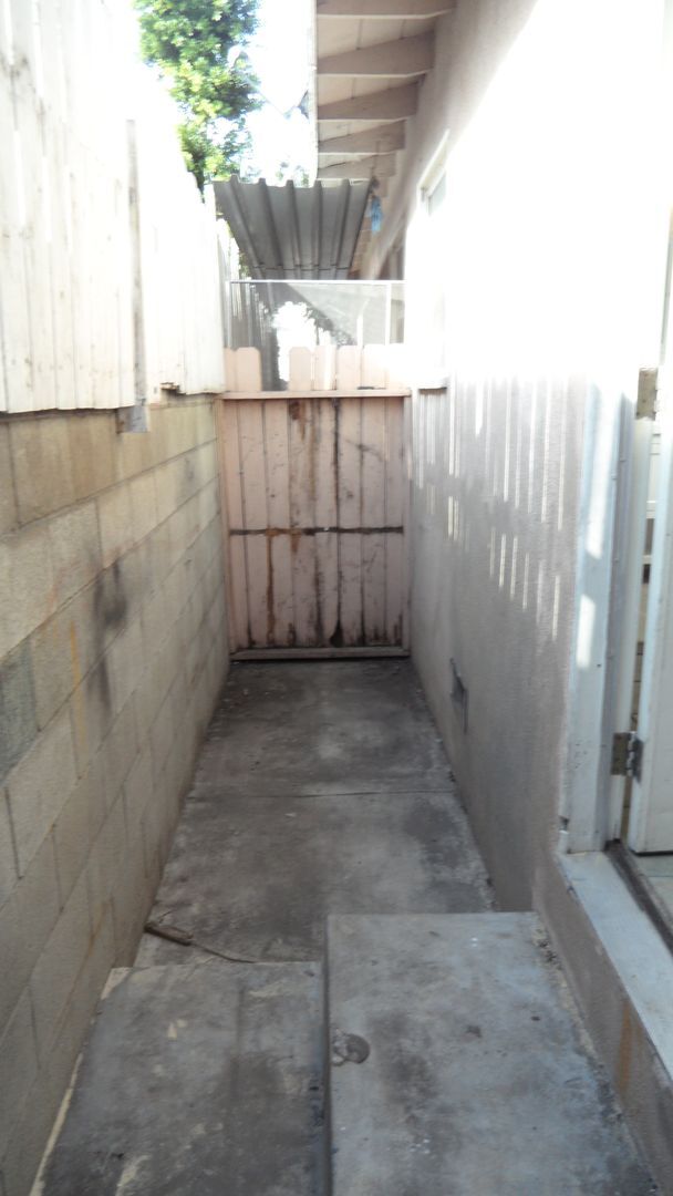 Building Photo - Parton 1521-1527