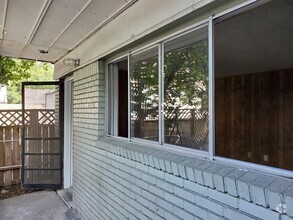 Building Photo - 1506 Collier St