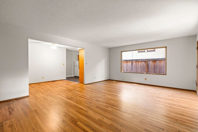 Building Photo - 2746 SE 31st Ave