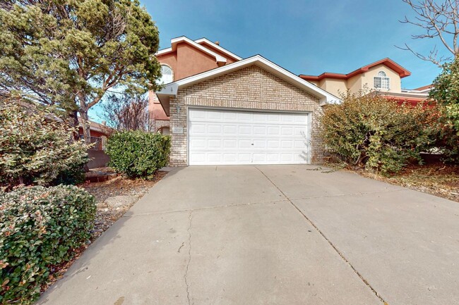 Building Photo - FOOTHILLS 3/BD 2.5/BA 2-STORY