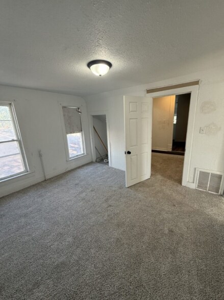 Building Photo - 803 5th Ave