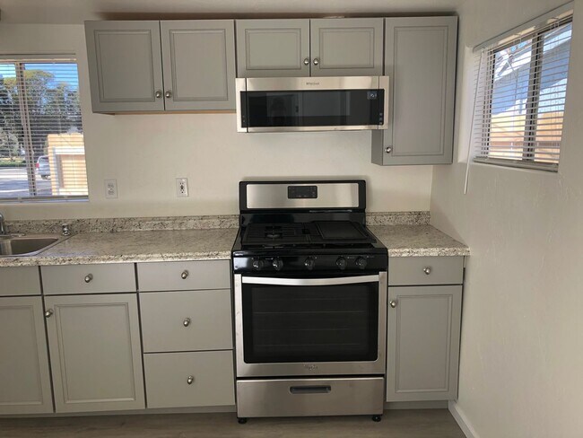 Building Photo - 5457-5457 San Anselmo Rd