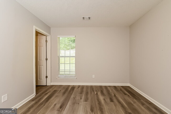 Building Photo - 5567 Katherine Village Dr