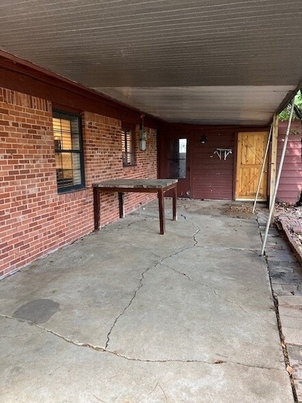 Building Photo - 909 Sunnyvale Dr