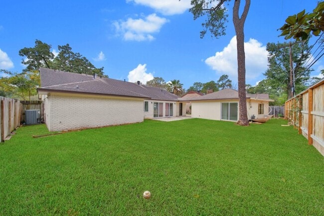 Building Photo - 10042 Briar Forest Dr