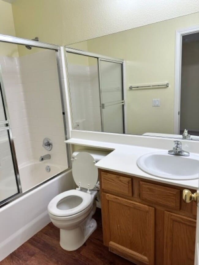 Building Photo - Downstairs Bed and Bath!