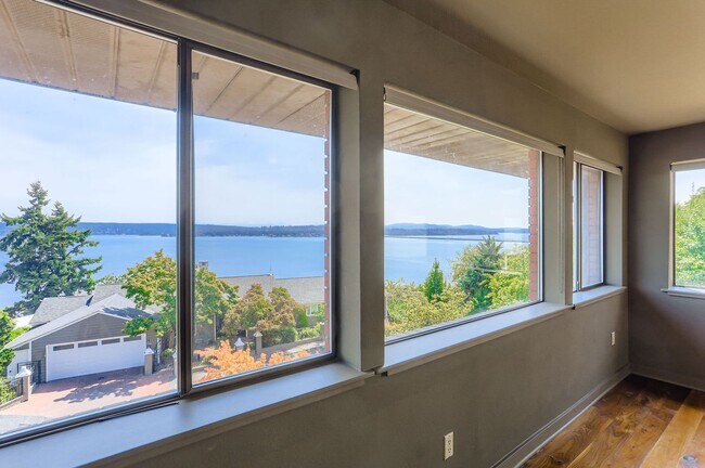 Building Photo - Laurelhurst View Home