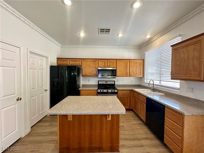 Building Photo - 3012 Jacaranda Dr