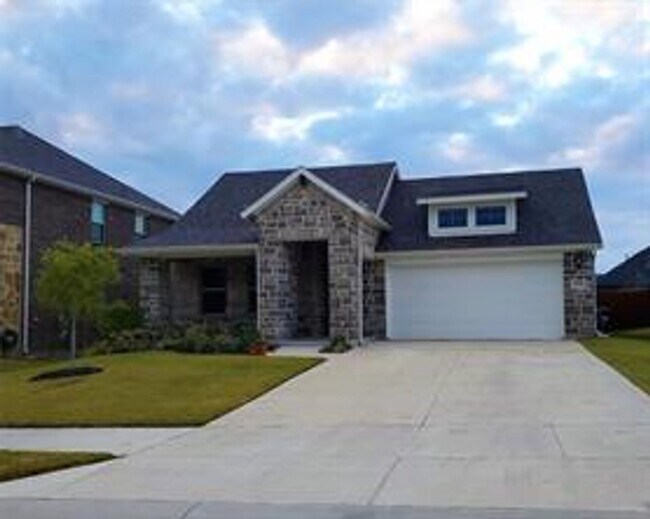 Building Photo - 3 Bedroom with Flex Space Available NOW!