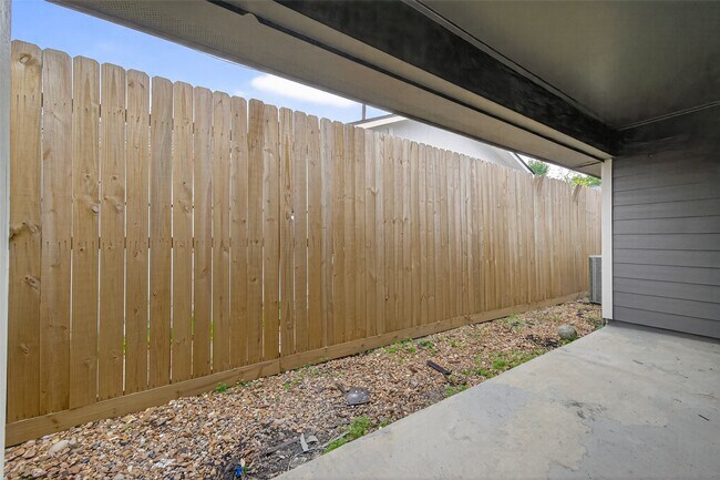 Building Photo - 10039 Morocco Rd