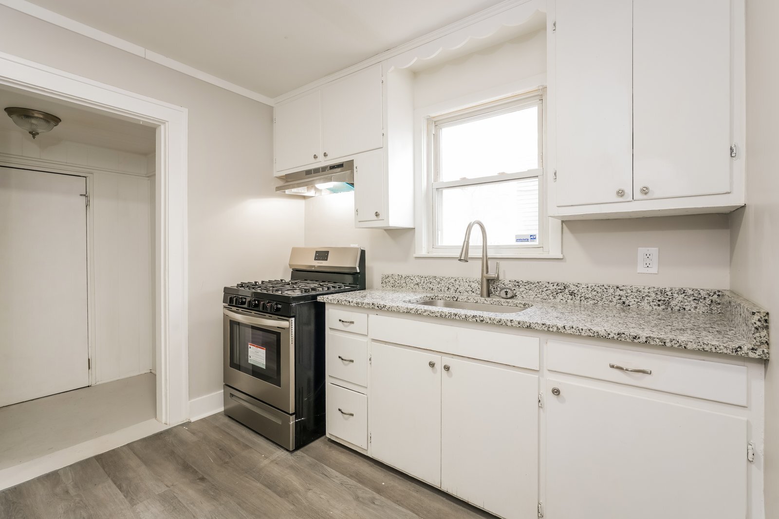 Building Photo - 1115 E Dayton St