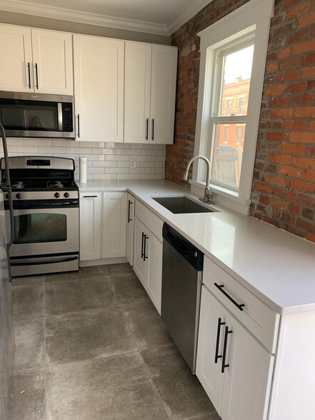 Kitchen - 396 W 1st Ave