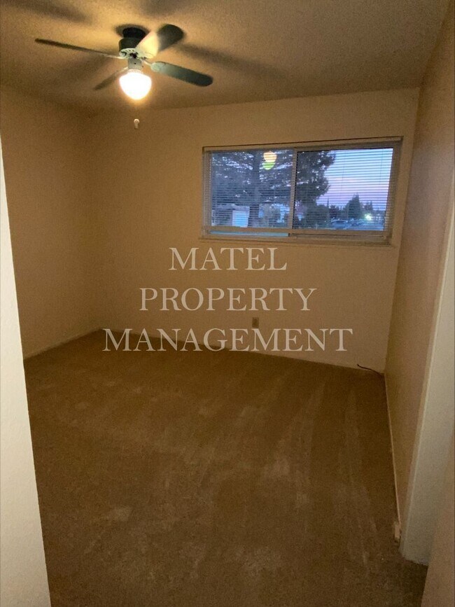 Building Photo - No Deposit