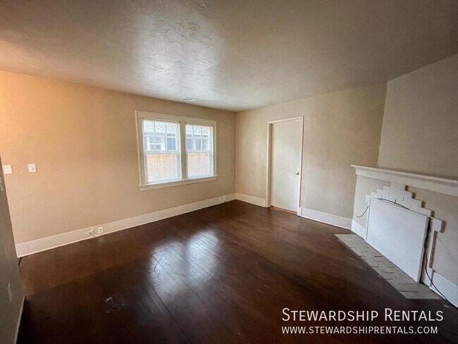 Building Photo - 1697 Orchard St