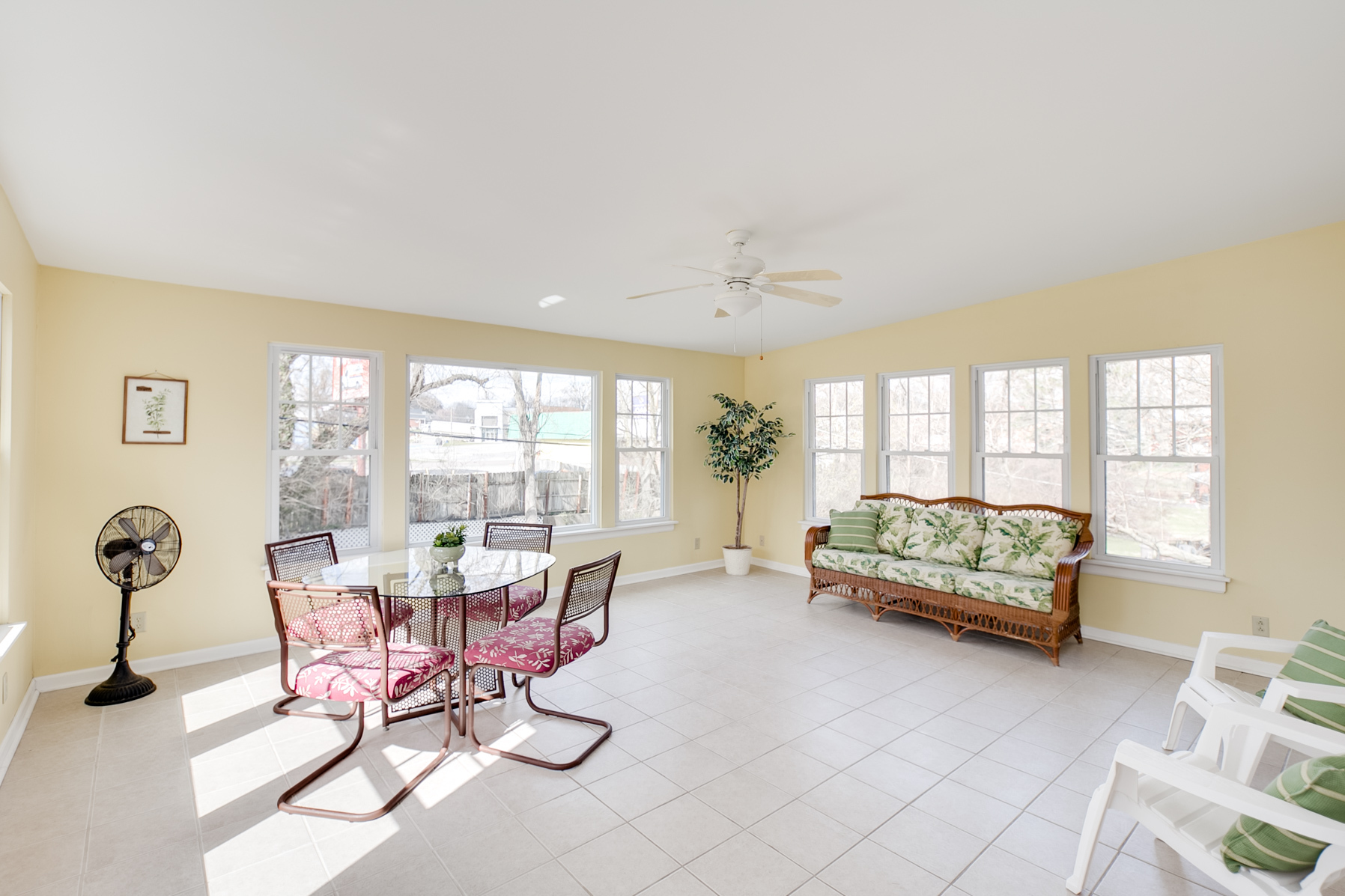 Sunroom with lots of light. - 9411 Sterling Plz