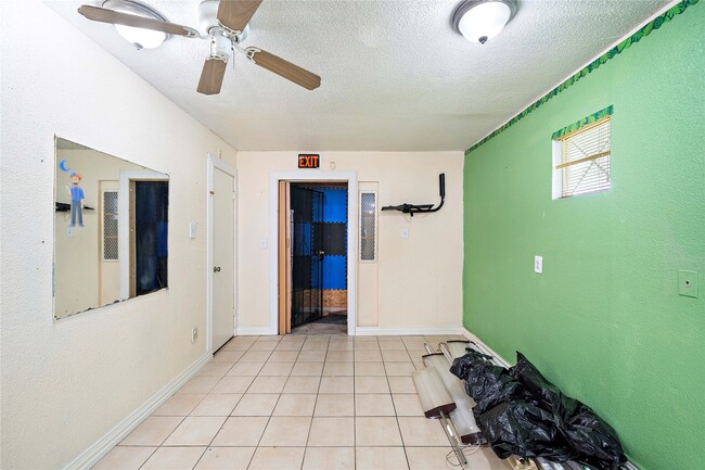 Building Photo - 5639 Overdale St