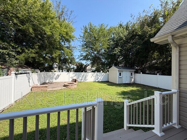 Building Photo - 1129 Hampton Ave