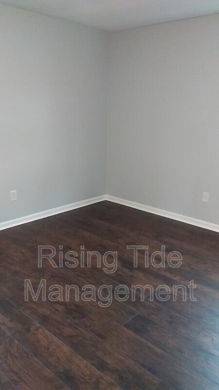 Building Photo - 3130 Sleepy Hollow Dr
