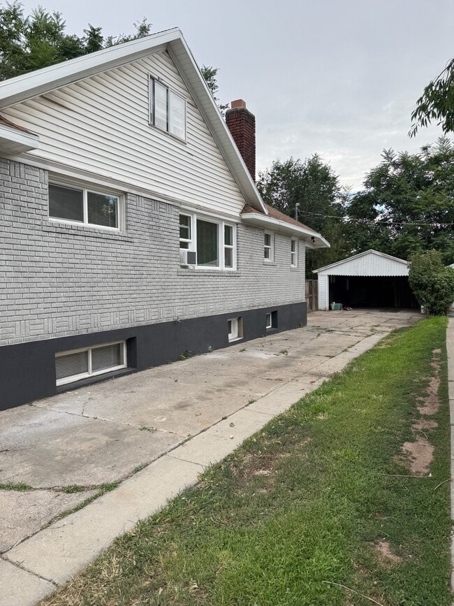 Building Photo - 1216 S 1100 E