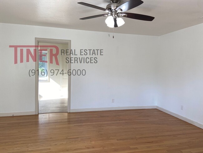 Building Photo - 210 43rd St