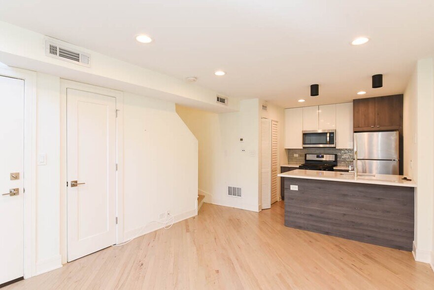 Building Photo - 959 W Grace St