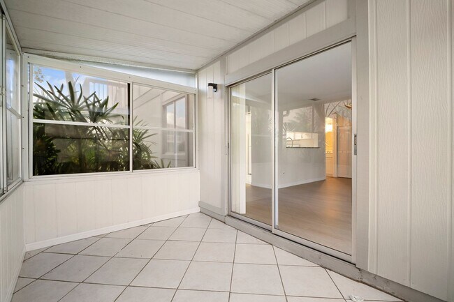 Building Photo - Beautiful Two-story condo 2bedrooms 2 bath...