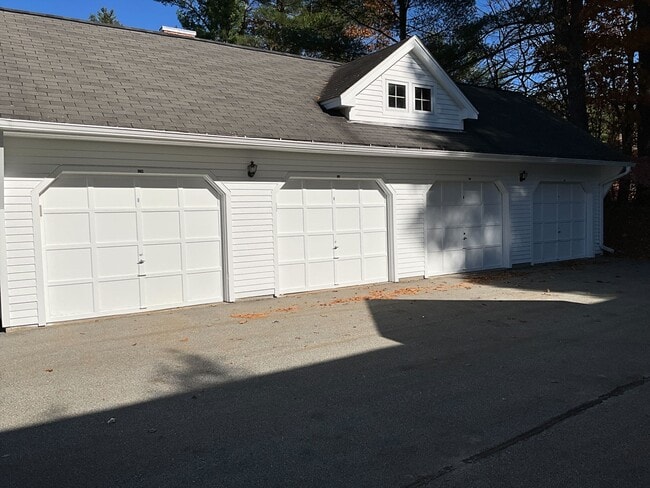 Building Photo - 15 Windsor Ct