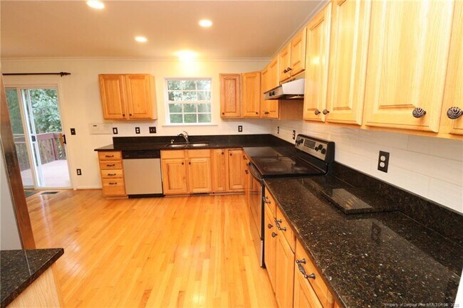 Building Photo - 2114 Frissell Ave
