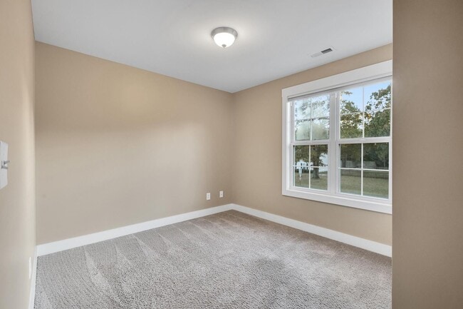 Building Photo - Beautiful 3 Bedroom with bonus in Sneads Ferry