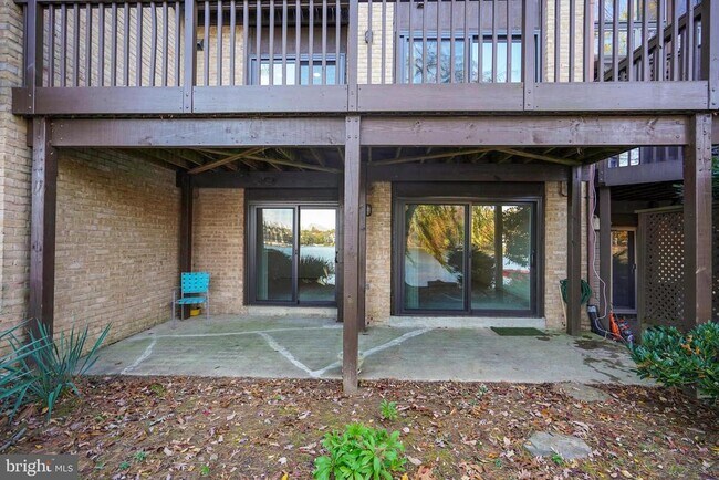 Building Photo - 2006 Lakebreeze Way