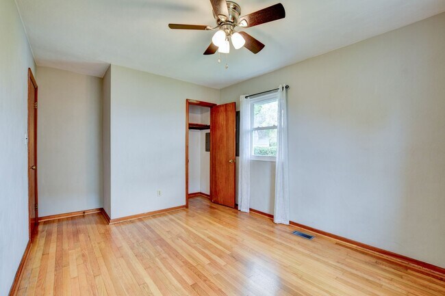 Building Photo - 609 Birch Dr