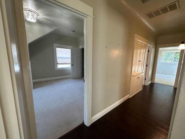 Building Photo - Beautifully Renovated 5 Bedroom Midtown Home